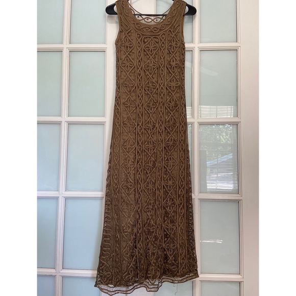 Elegant Lace Dress W Silk Lining - Picture 4 of 8